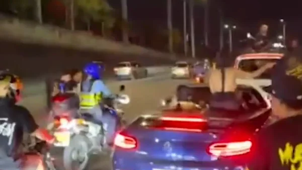 Atrapan a cantante extranjero involucrado en agresión a agente de tránsito en medio de caravana en Medellín