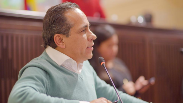 Alexander López presentó su renuncia irrevocable como director del DNP