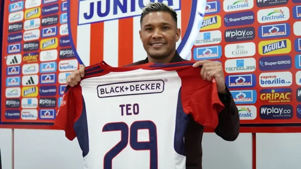 Junior presentó a su ídolo Teófilo Gutiérrez con un emocionante video Junior presentó a su ídolo Teófilo Gutiérrez con un emocionante video