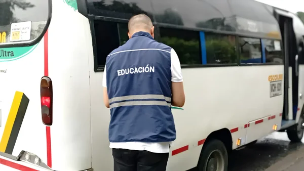 Estudiantes de colegios públicos en Cali y las travesías obligadas ante la falta de transporte escolar
