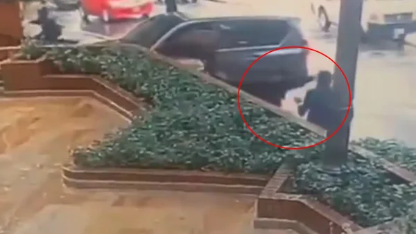 En video: encañonaron y robaron al concejal Rolando González a la entrada de su casa en Bogotá