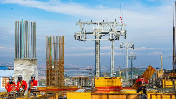 Alcalde Galán entregó balance de la obra del TransMiCable en San Cristóbal