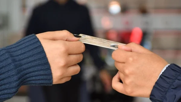 ¿Licencias de conducción sin asistir a clases? Más de 300 escuelas en Colombia serán investigadas