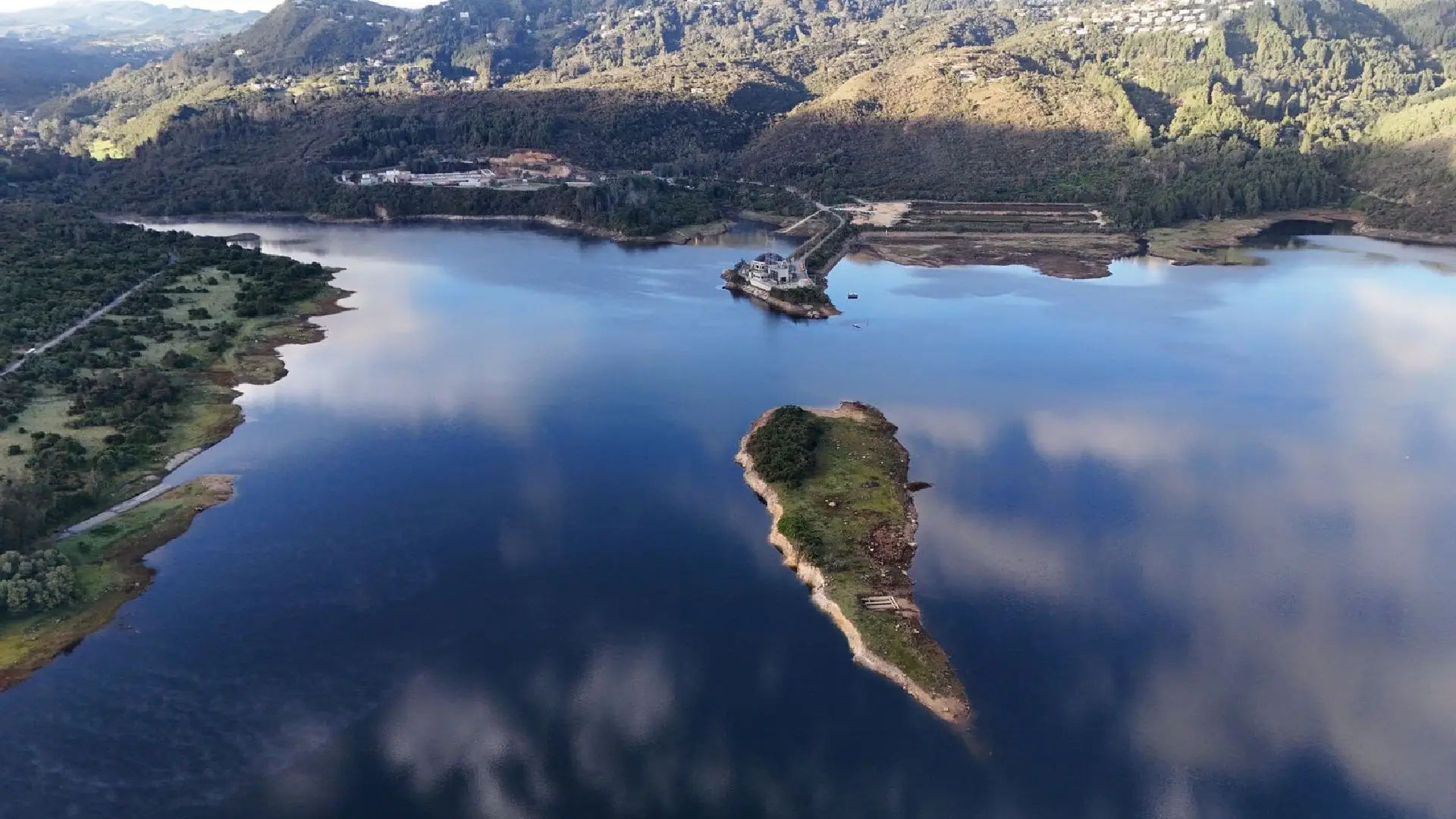 embalses-de-cundinamarca-novedades-importantes-tras-lluvias-racionamiento-de-agua-e-inundaciones-en-bogota