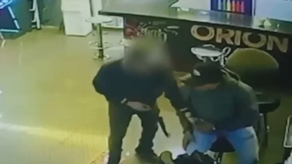 VIDEO | Cámaras de seguridad registraron violento asalto a mano armada en un casino de Suba, Bogotá