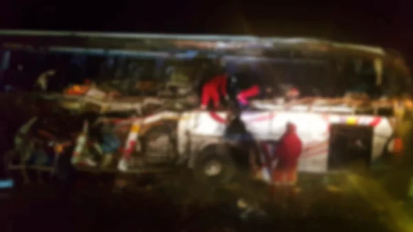Bus lleno de pasajeros cayó a un abismo de 800 metros en Bolivia y dejó al menos 30 muertos
