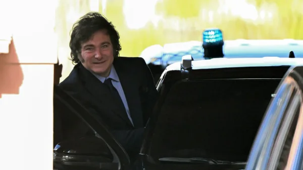 En video: así fue la interrupción del portavoz de Javier Milei en plena entrevista por ‘cripto escándalo’