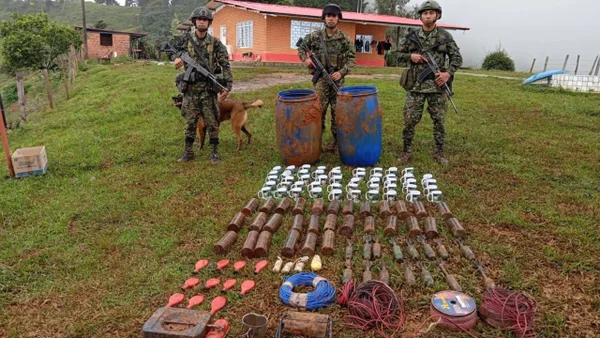 Hallan caleta con 50 artefactos explosivos de disidencias de las Farc para atentados en Jamundí Hallan caleta con 50 artefactos explosivos de disidencias de las Farc para atentados en Jamundí