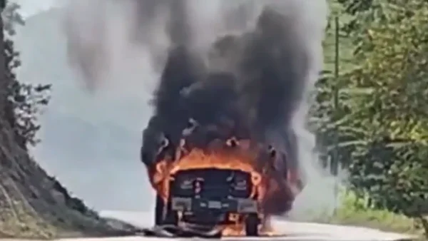 Video | Impresionantes imágenes del camión en llamas tras el asesinato de su conductor en Ocaña