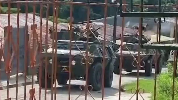 VIDEO | Disidencias atacaron al Ejército usando viviendas y una escuela como trincheras