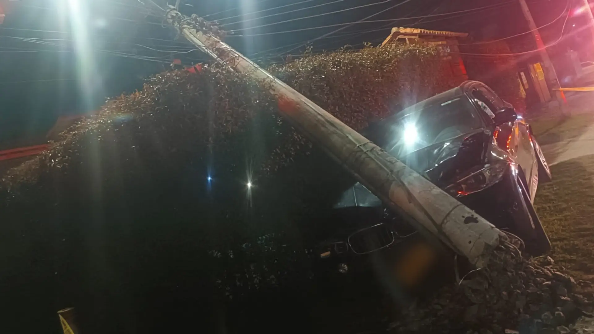 Camioneta de Omar Pérez accidentada.