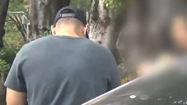 VIDEO | Momento exacto en el que un oficial le entregó información militar a una persona aliada al Clan del Golfo