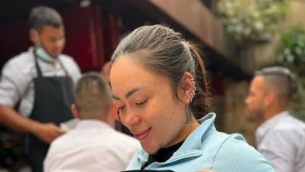 Hija de 'Epa Colombia' utilizó camiseta con emotivo mensaje para pedir la libertad de su mamá