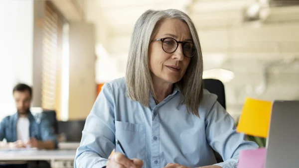 Fondos privados dan aviso a mujeres en su pensión por vejez: habrá cambios a partir de 2026