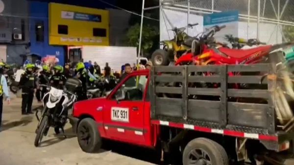 VIDEO | Motociclistas desataron persecución con la Policía tras piques ilegales en Medellín