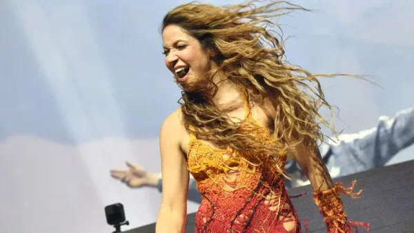 Fans de Shakira durmieron a las afueras del Campín para tener un lugar privilegiado en su concierto