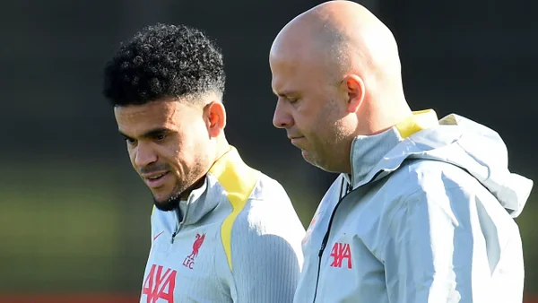 Técnico de Luis Díaz en Liverpool, sancionado fuertemente en Inglaterra