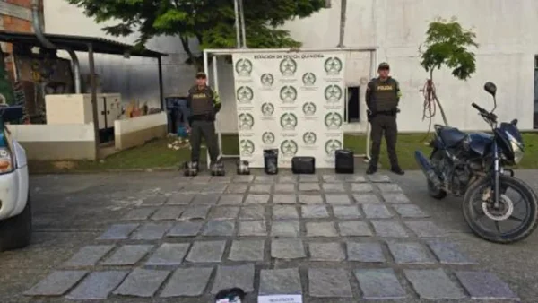 Autoridades incautaron 52 kilos cocaína que fueron abandonados en plena vía pública