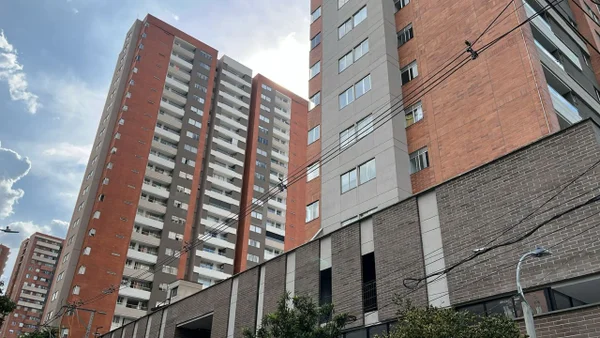 ¿Qué se sabe sobre el niño de cinco años que murió tras caer de un edificio en Medellín?