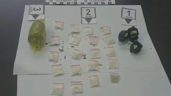 Atrapan a dos personas intentando ingresar droga a una cárcel y a una estación de Policía en Caldas Atrapan a dos personas intentando ingresar droga a una cárcel y a una estación de Policía en Caldas