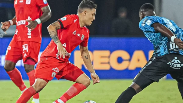 ‘JuanFer’ erró gol debajo del arco para el América: vea la acción