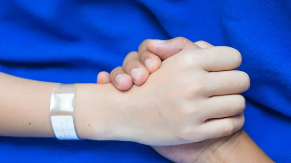 A niño de tres años le diagnosticaron leucemia cuando en realidad padece una enfermedad huérfana