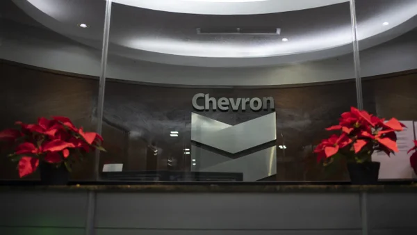 Venezuela subirá el petróleo tras ultimátum de EE.UU. para la salida de Chevron