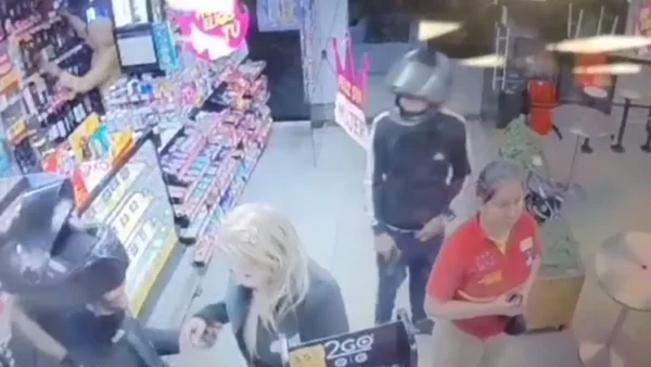 VIDEO | Ladrones fueron capturados minutos después de cometer violento atraco en tienda de Bogotá
