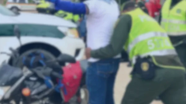 Patrullero de la Policía enfrentará proceso por trato ofensivo a ciudadanos afrodescendientes en Cali Patrullero de la Policía enfrentará proceso por trato ofensivo a ciudadanos afrodescendientes en Cali