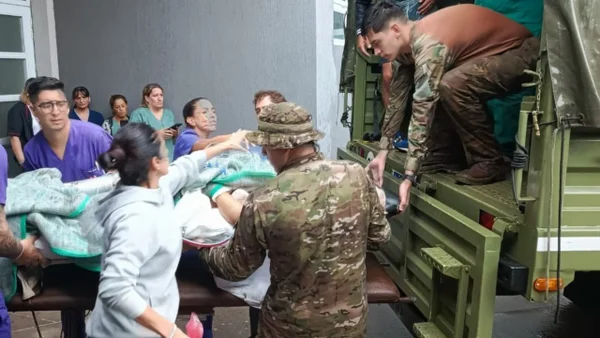 Emergencia en Argentina: al menos seis personas fallecieron por fuertes lluvias en Bahía Blanca Emergencia en Argentina: al menos seis personas fallecieron por fuertes lluvias en Bahía Blanca