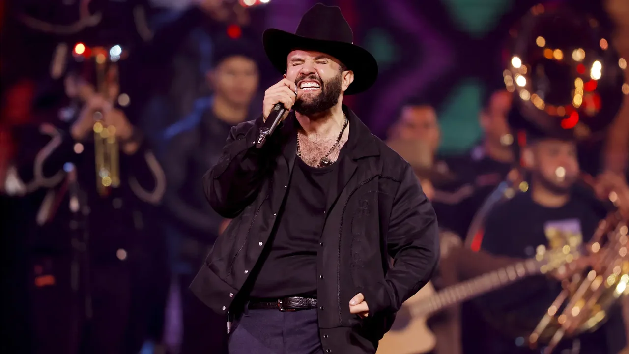 Carín León lanza Chapayeka (Puro Chucky), su nuevo regalo musical de Navidad
