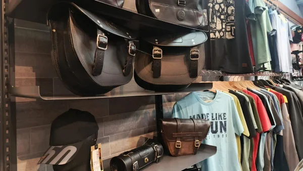 Las últimas tendencias de ropa y accesorios para motociclistas y aficionados Las últimas tendencias de ropa y accesorios para motociclistas y aficionados