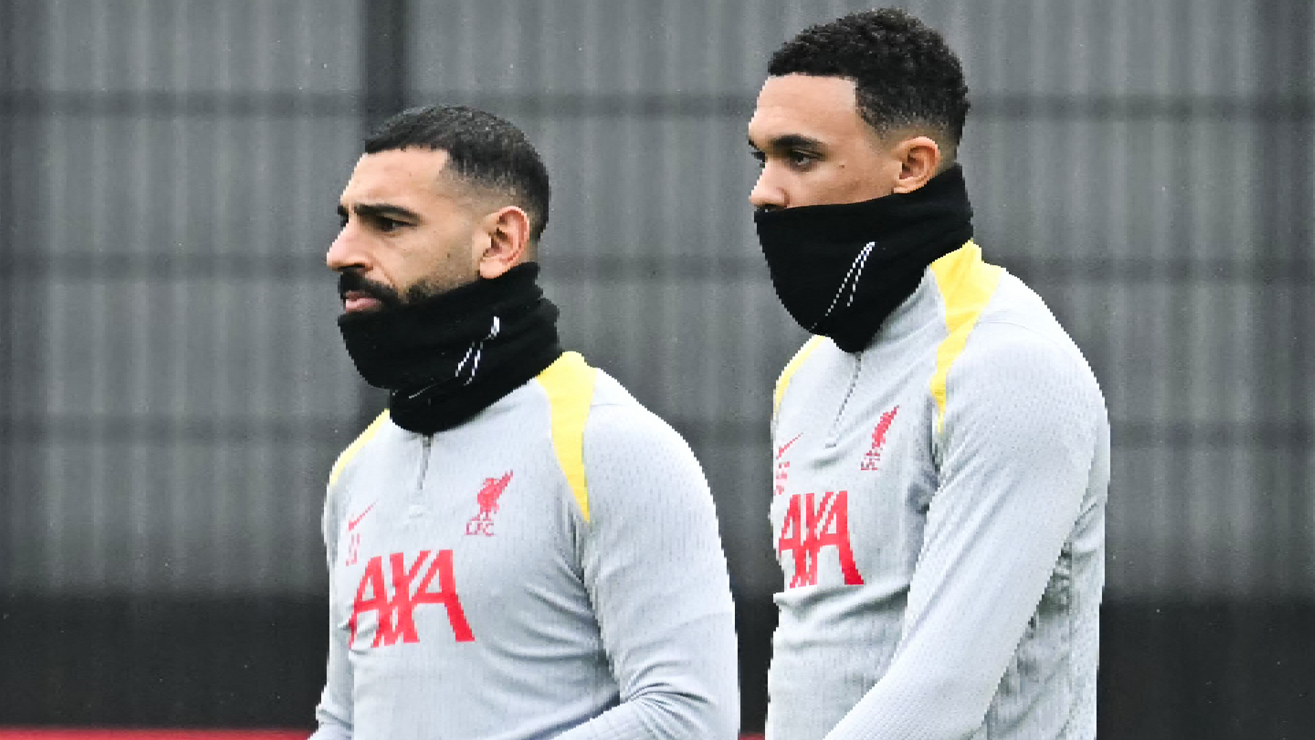 Mohamed Salah y Trent Alexander-Arnold tuvieron encontronazo antes de PSG: video
