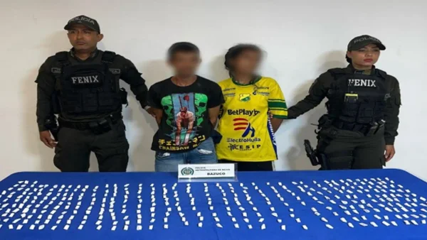 Golpe al microtráfico: capturan a dos personas con 390 dosis de bazuco en Neiva Golpe al microtráfico: capturan a dos personas con 390 dosis de bazuco en Neiva