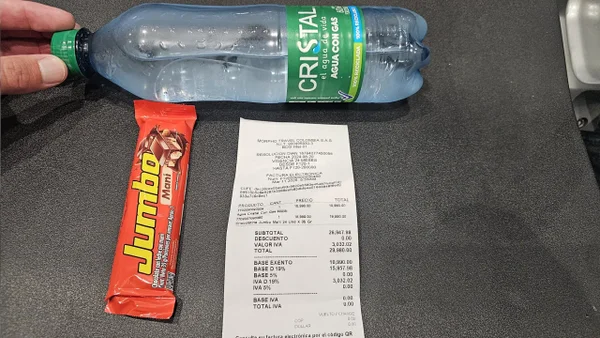 Hijo de Santos denunció precios abusivos en El Dorado: pagó $30.000 por un agua y una chocolatina