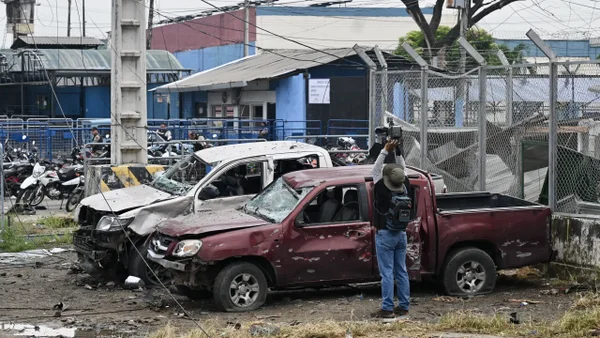 Explosión cerca de una cárcel de Ecuador dejó un muerto y dos heridos