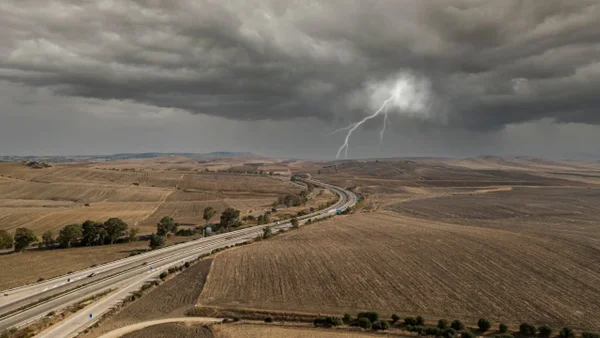 Tormentas y tornados en Estados Unidos dejan por lo menos 18 muertos