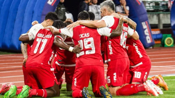 Santa Fe cerca de perder técnico extranjero: equipo del FPC se metió en sus planes