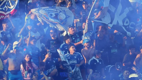 ¡Furia en El Campín! Hinchas de Millonarios estallaron contra los directivos, jugadores y técnico ¡Furia en El Campín! Hinchas de Millonarios estallaron contra los directivos, jugadores y técnico