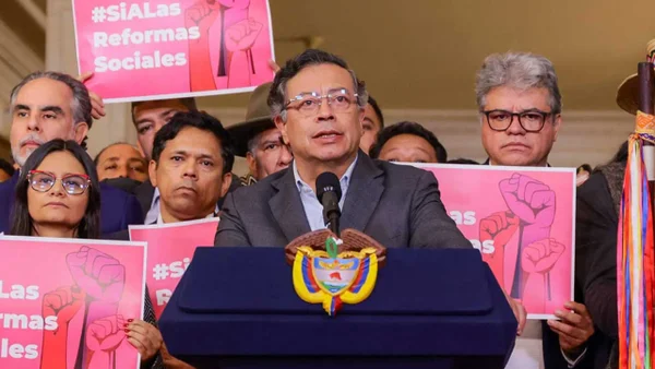 "El pueblo entra a decidir": presidente Petro tras hundimiento de la reforma laboral
