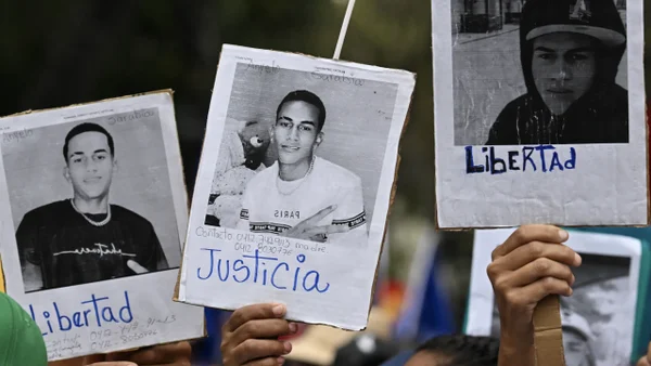 Por un tatuaje habrían enviado a joven venezolano a megacárcel de El Salvador