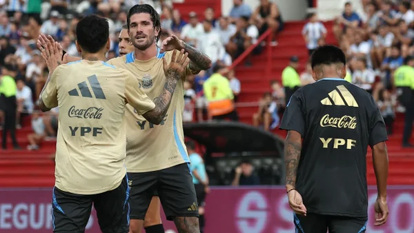 Argentina disputó partido benéfico tras vencer a Uruguay: donarán una casa por cada gol Argentina disputó partido benéfico tras vencer a Uruguay: donarán una casa por cada gol