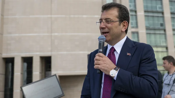 Suspenden y encarcelan a alcalde de Estambul, Turquía, por cargos de corrupción