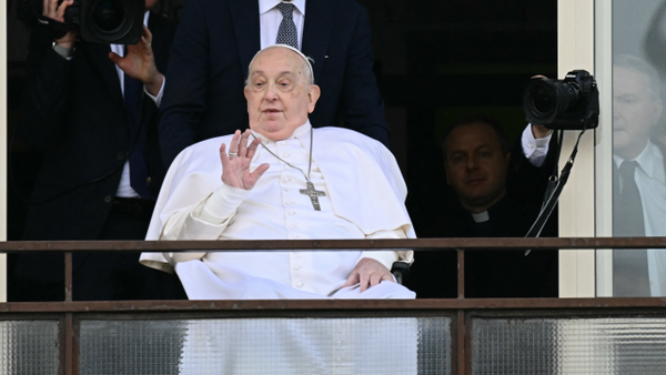 ¿Por qué el Papa vistió como civil durante su visita a la Basílica de San Pedro?