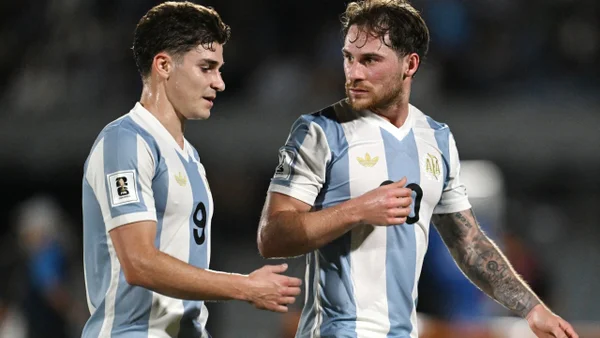 Julián Álvarez sorprendió a Brasil con exquisita definición en el arranque del juego