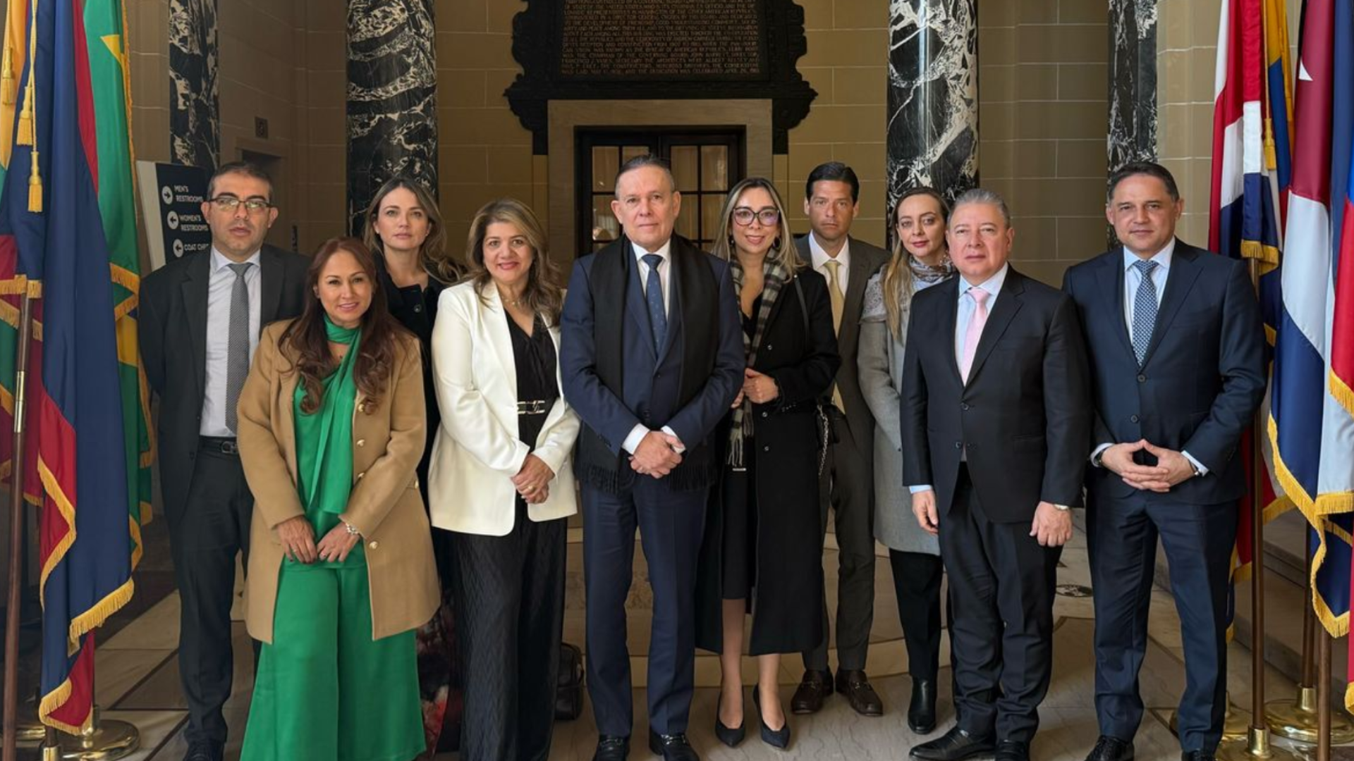 Delegación de congresistas pidió a la CIDH medidas cautelares por "amenazas del gobierno y el presidente Petro"