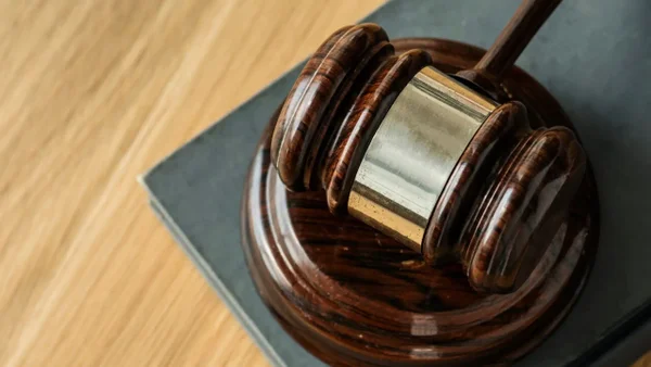 Condenan a exmagistrados que recibieron sobornos para liberar paramilitares en Villavicencio