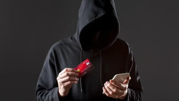 Evite hacer transferencias desde el celular en estos sitios: podría perderlo todo Evite hacer transferencias desde el celular en estos sitios: podría perderlo todo