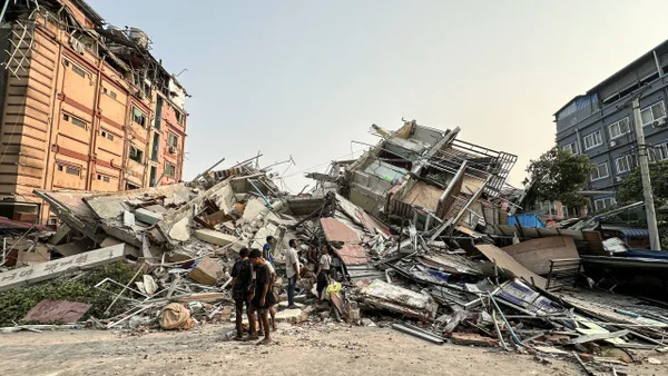 En video | Impresionantes imágenes del terremoto que deja más de 140 muertos y 700 heridos en Birmania En video | Impresionantes imágenes del terremoto que deja más de 140 muertos y 700 heridos en Birmania