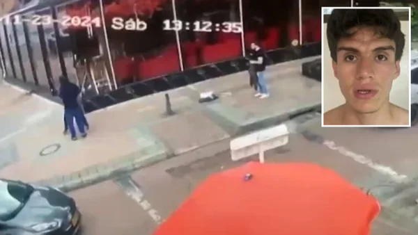 Con las manos en alto: así celebró otro miembro de 'Los Relojeros' que fue dejado en libertado por el juez